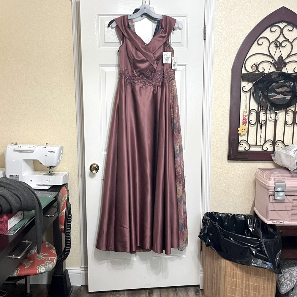 MOB/MOG Dress sz8 NWT